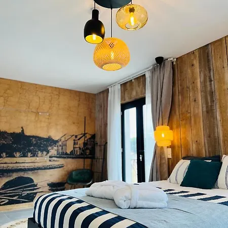366 Bed & Breakfast