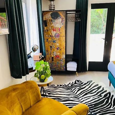 Bed & Breakfast 366 3*