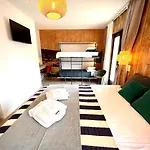 366 Bed and Breakfast 3*