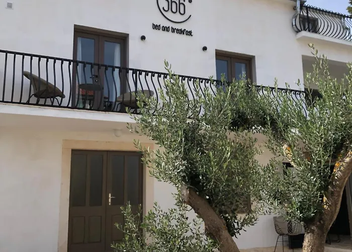 366 Bed & Breakfast 3*
